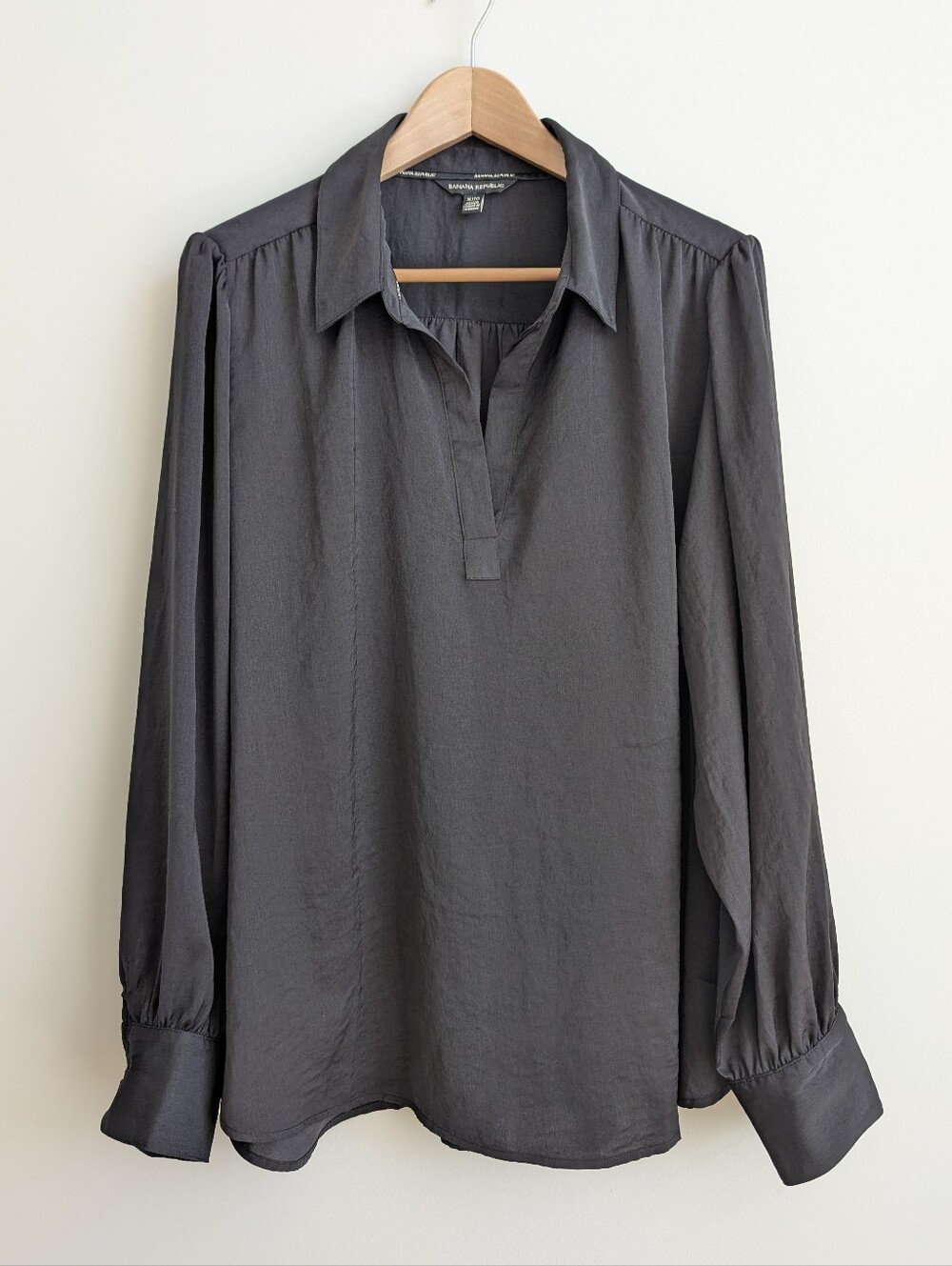 Banana Republic XL Silky Satin Black Wide Sleeve Flowy Blouse Top With Collar